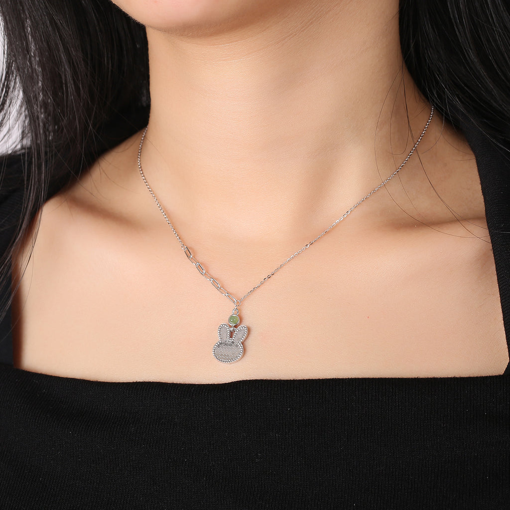 Damen Halskette mit lustigem Hasenanhänger und hochwertigem Edelstein Shop Nory