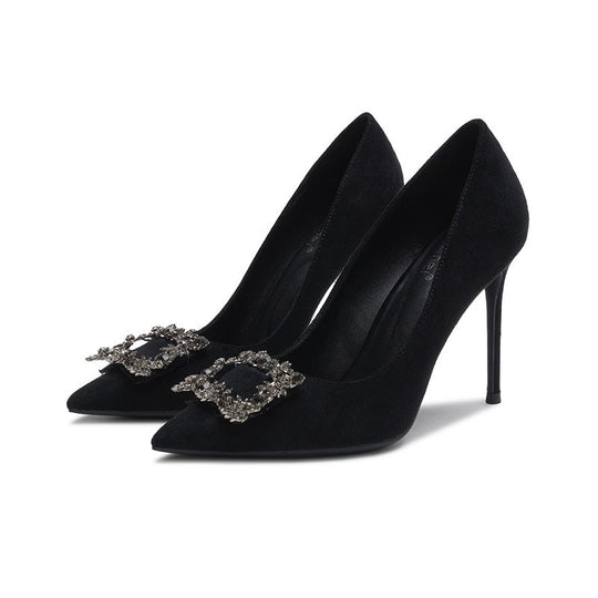 Damen Abendliche spitz zulaufende Samt‑Pumps mit kristallbesetzter Dekorspange und schlankem Stiletto Shop Nory