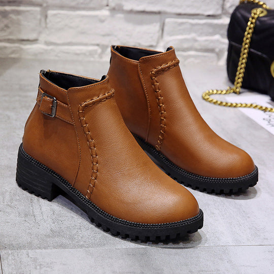 Damen Kurzschaft-Ankleboots mit Ziernaht, robuster Lug‑Sohle und verstellbarem Schnallenriemen Shop Nory