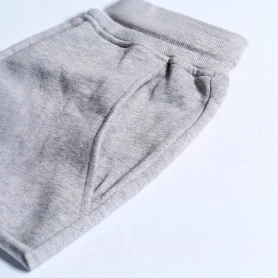 Unisex nan athleisure Jogginghose mit innen angerautem Fleece, elastischem Kordelbund und gerippten Knöchelabschlüssen Shop Nory