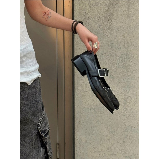 Damen Spitz zulaufende Mary-Jane-Loafer mit Nietenbesatz und verstellbarem Schnallenriemen Shop Nory