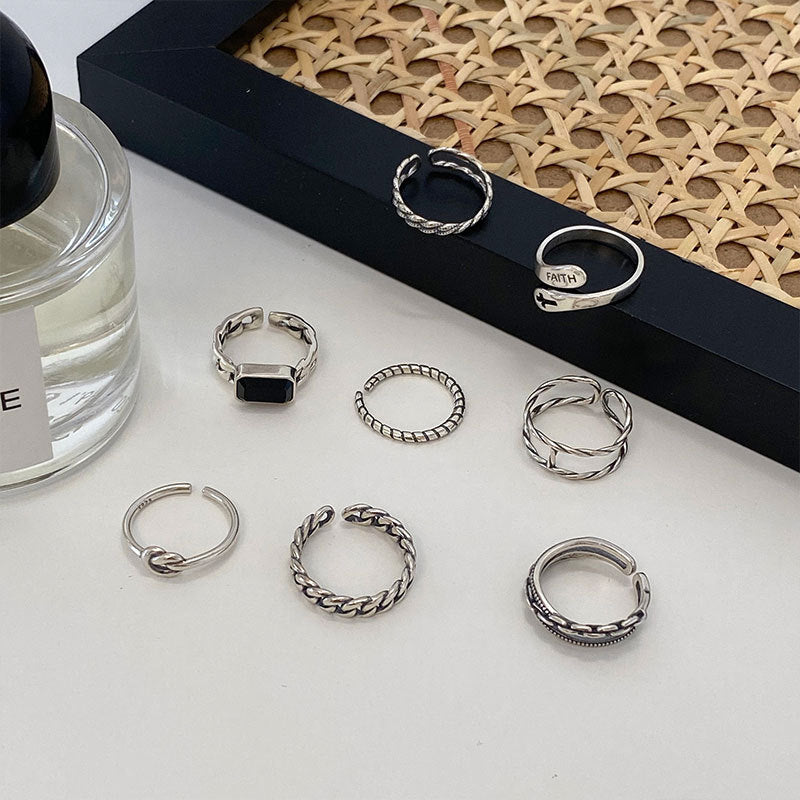 Damenring mit inspirierendem Schriftzug und künstlerischem Kreuz-Design Shop Nory