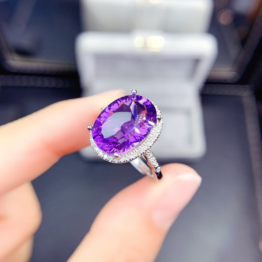 Damen eleganter Ring mit ovalem Amethyst und funkelnden Zirkonia Shop Nory