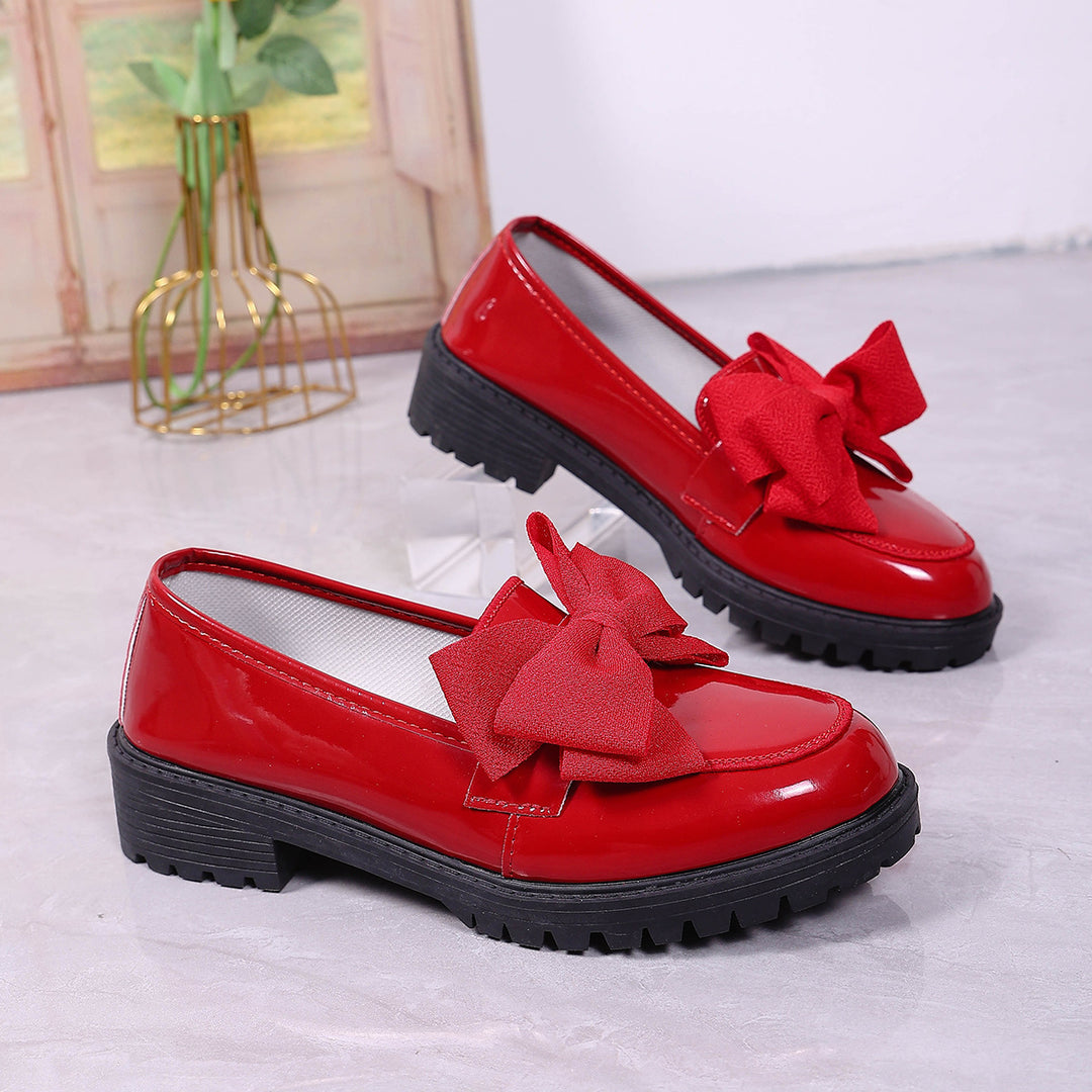Damen Plateau-Loafer aus Lackimitat mit profilierter Gummisohle und Zierschleife Shop Nory
