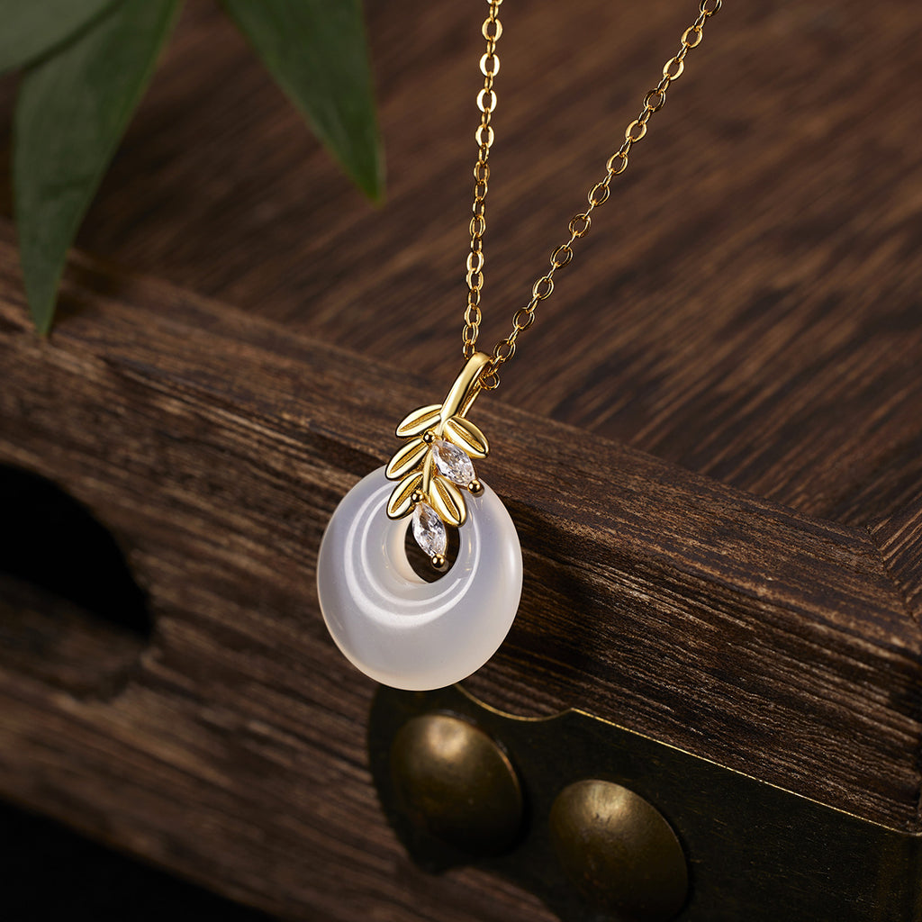 Damen Halskette mit elegantem Donut-Anhänger und zarten Kristallverzierungen Shop Nory