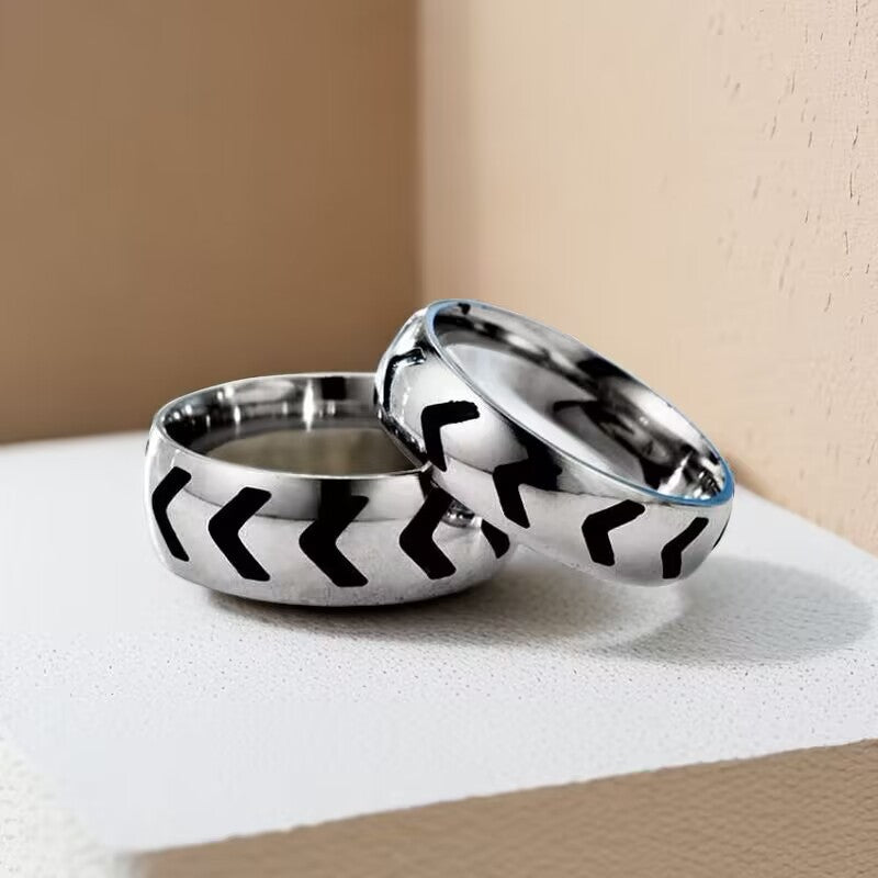 Herren Ring mit modernem Design und markanter Oberflächenstruktur Shop Nory