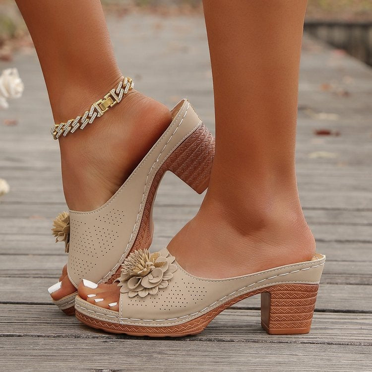 Damen Lederoptik-Peeptoe Mules mit Blütenapplikation und mittlerem Blockabsatz Shop Nory