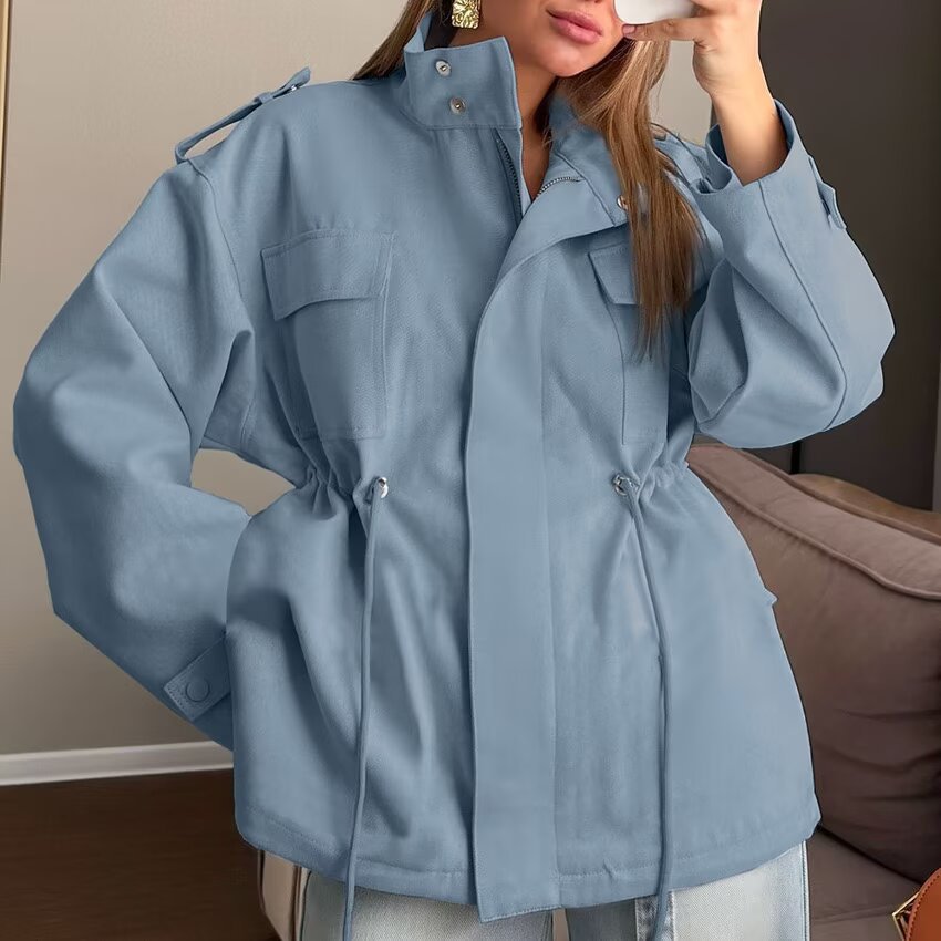 Damen Kurzparka mit hohem Stehkragen, Tunnelzug und Mehrfachtaschen Shop Nory