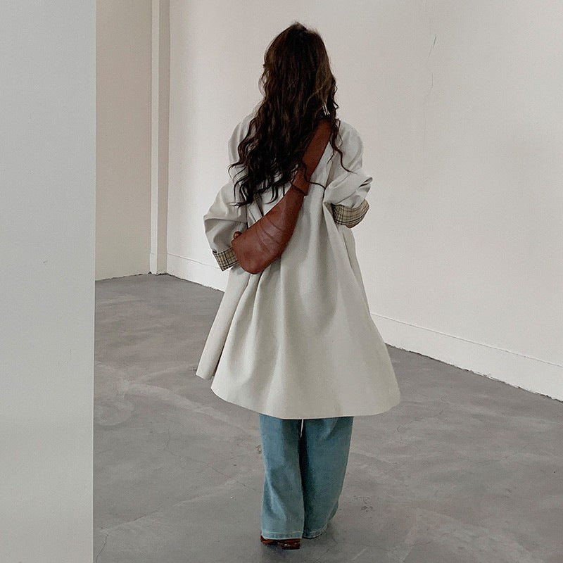 Damen leichter Trenchcoat mit kontrastierten Karomanschetten Shop Nory