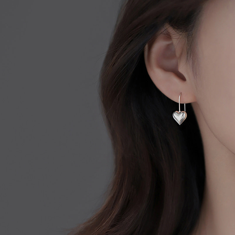 Damen Ohrringe mit modernem Herzdesign und elegantem Silberakzent Shop Nory