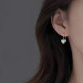 Damen Ohrringe mit modernem Herzdesign und elegantem Silberakzent Shop Nory