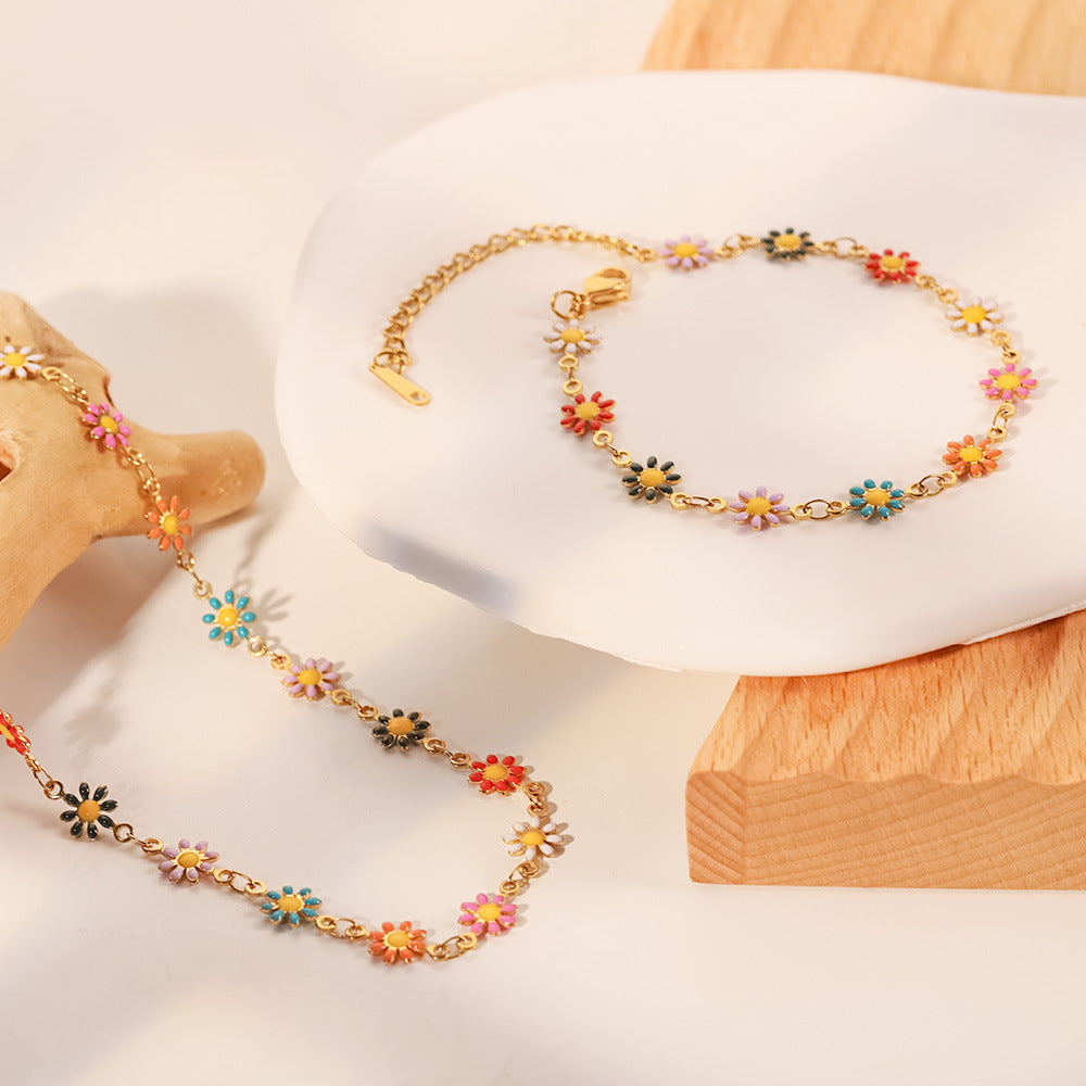 Damen Armband mit floralen Anhängern und verstellbarem Design Shop Nory