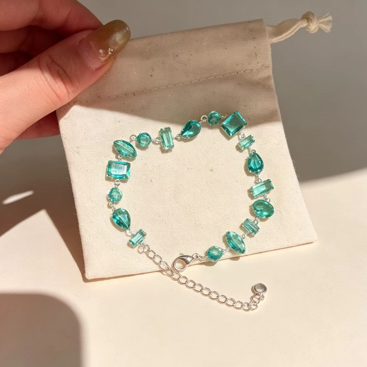 Kristallbesetztes Armband mit Verstellbarer Gliederkette