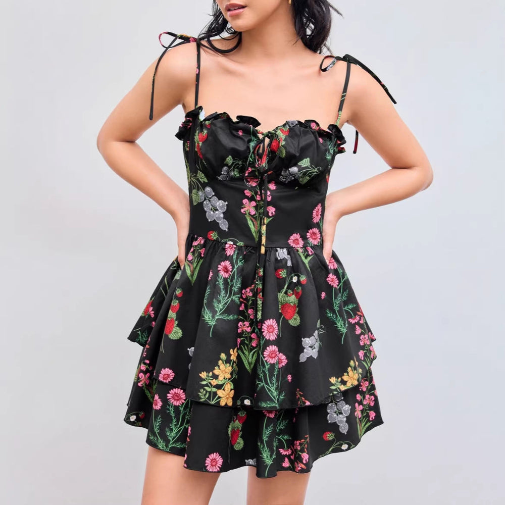 Damen Minikleid mit Blumenmuster und bordeauxfarbenem Unterrock Shopnory