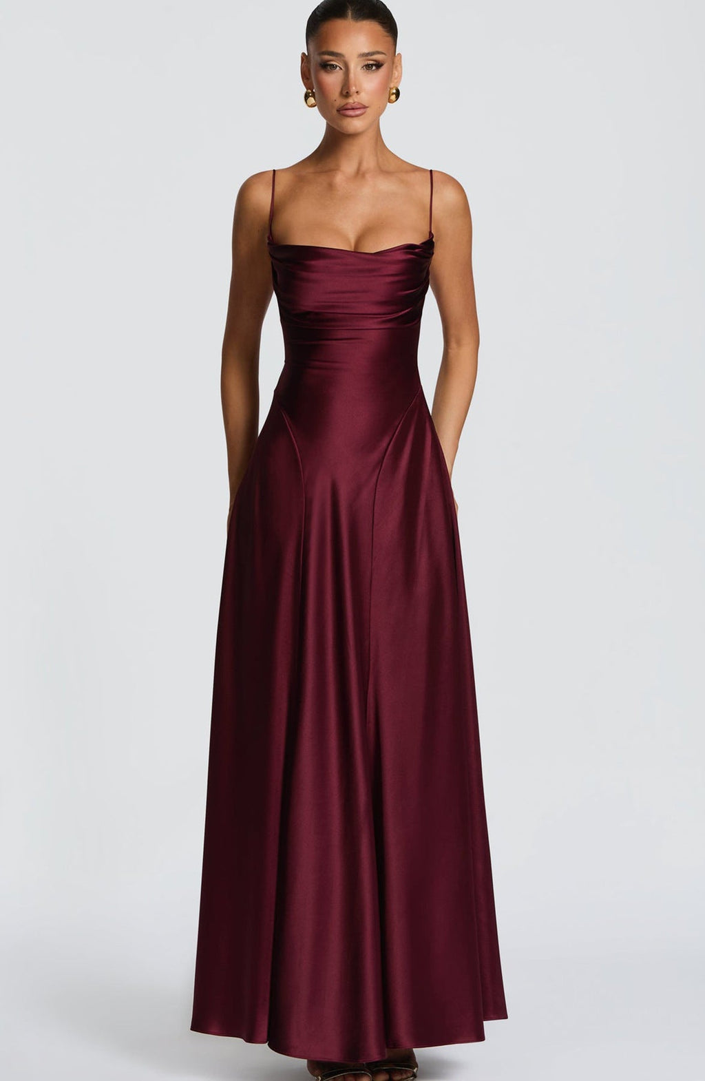 Damen Elegantes Maxikleid mit raffinierten Spaghetti-Trägern und fließendem Satin