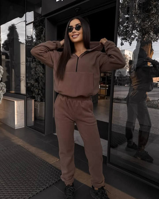 Damen sportliches Fleece-Set mit halbhohem Reißverschluss Kapuzenhoodie und lässiger Jogginghose Shop Nory