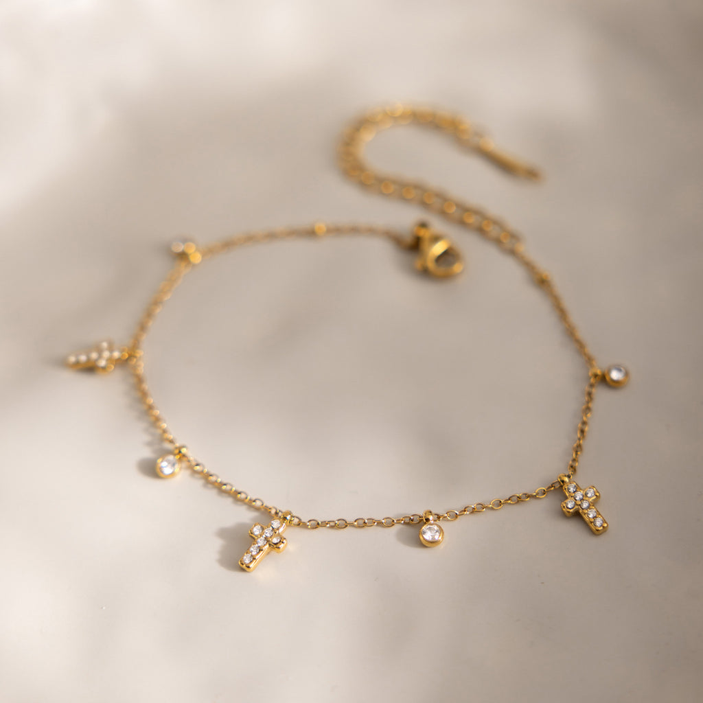 Damen Armband mit funkelnden Kreuzanhängern und hypoallergenem Edelstahl Shop Nory