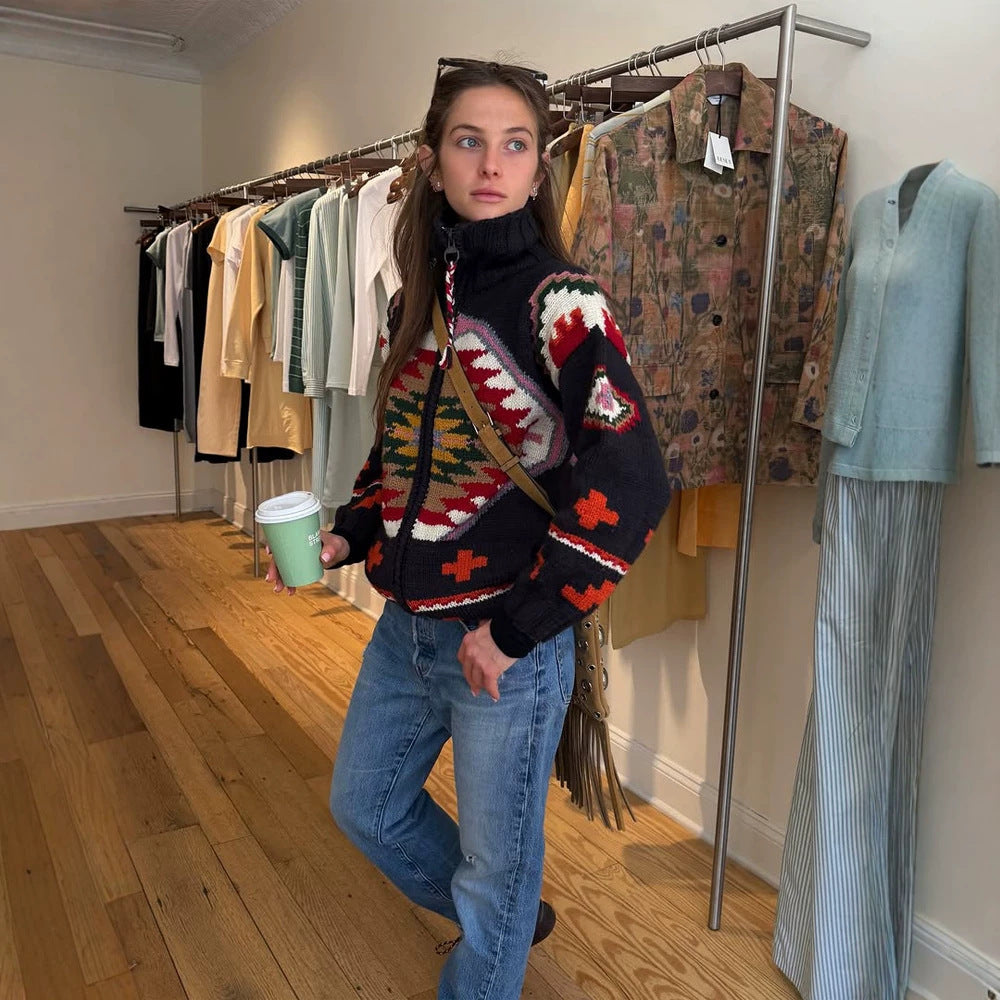 Damen Jacquard-Strickjacke mit Navajo‑Muster, Reißverschluss und hohem Kragen Shop Nory