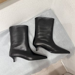 Damen Wadenhohe schlanke Stiefeletten mit spitzer Zehenpartie und niedrigem Kitten‑Absatz Shop Nory