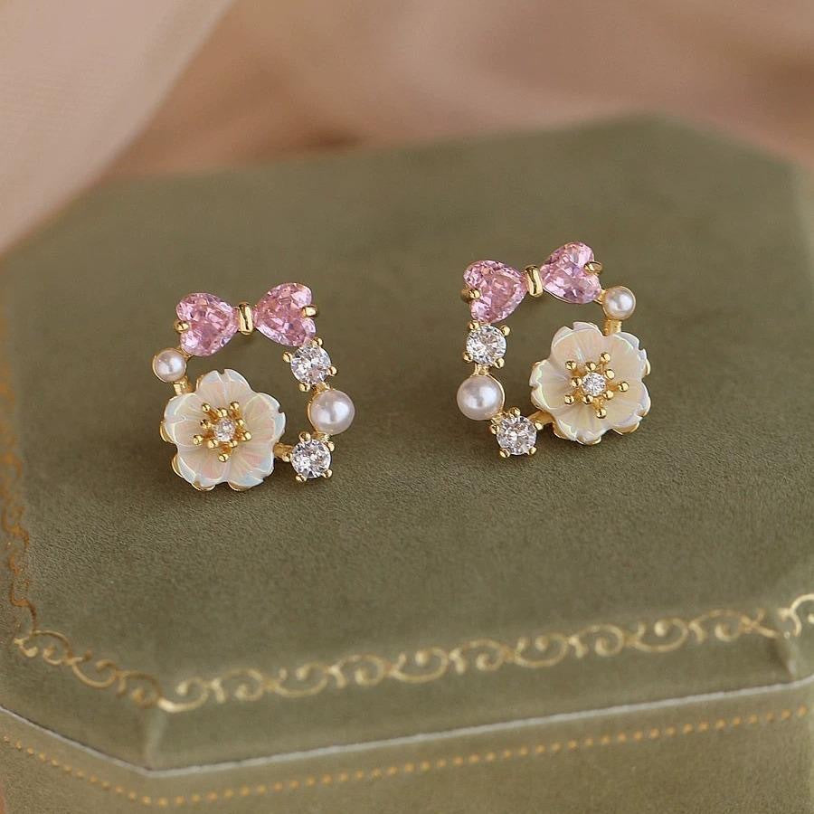 Damen Ohrringe mit kunstvollem floralen Design und zarten Zirkonia Shop Nory