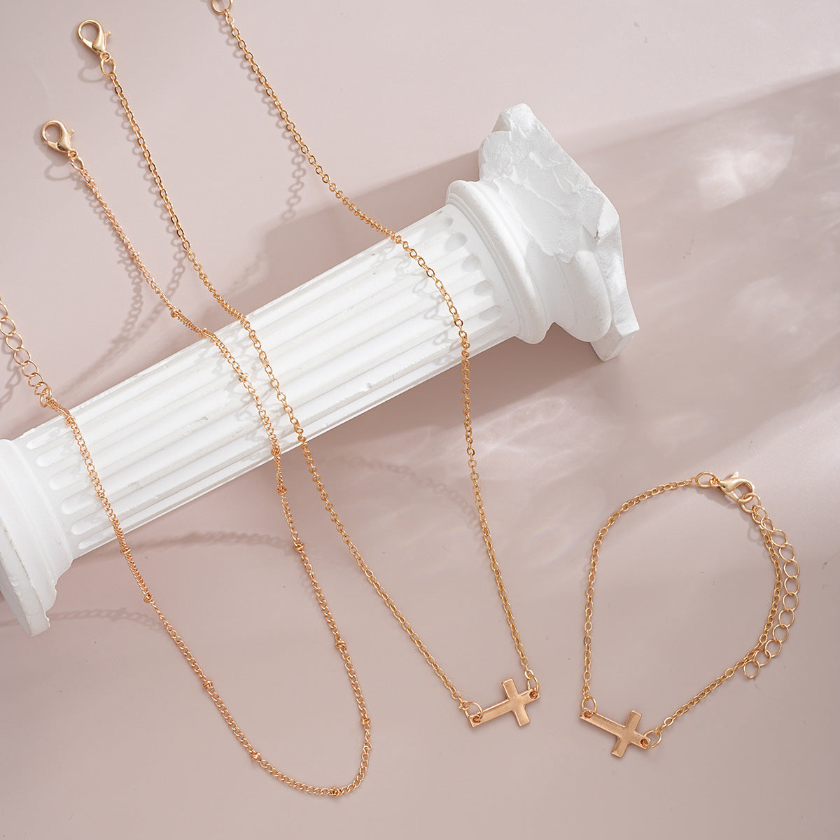 Damen mehrlagige Halskette und Armband-Set mit minimalistischen Kreuzanhängern Shop Nory