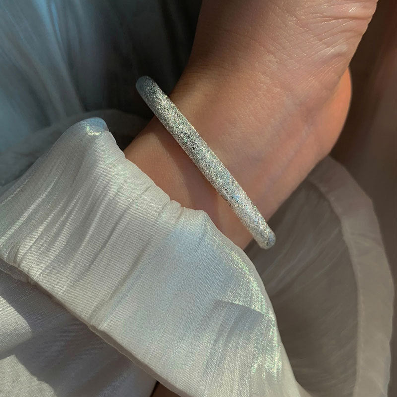 Damenarmband mit elegantem, strukturiertem Design Shop Nory