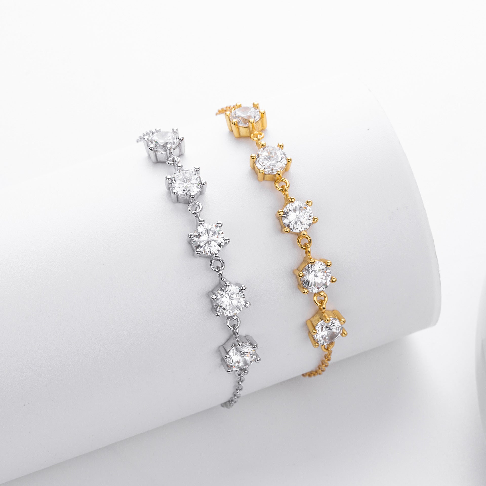 Damen Armband mit funkelnden 5A Zirkonsteinen aus hochwertigem 925 Sterling Silber Shop Nory