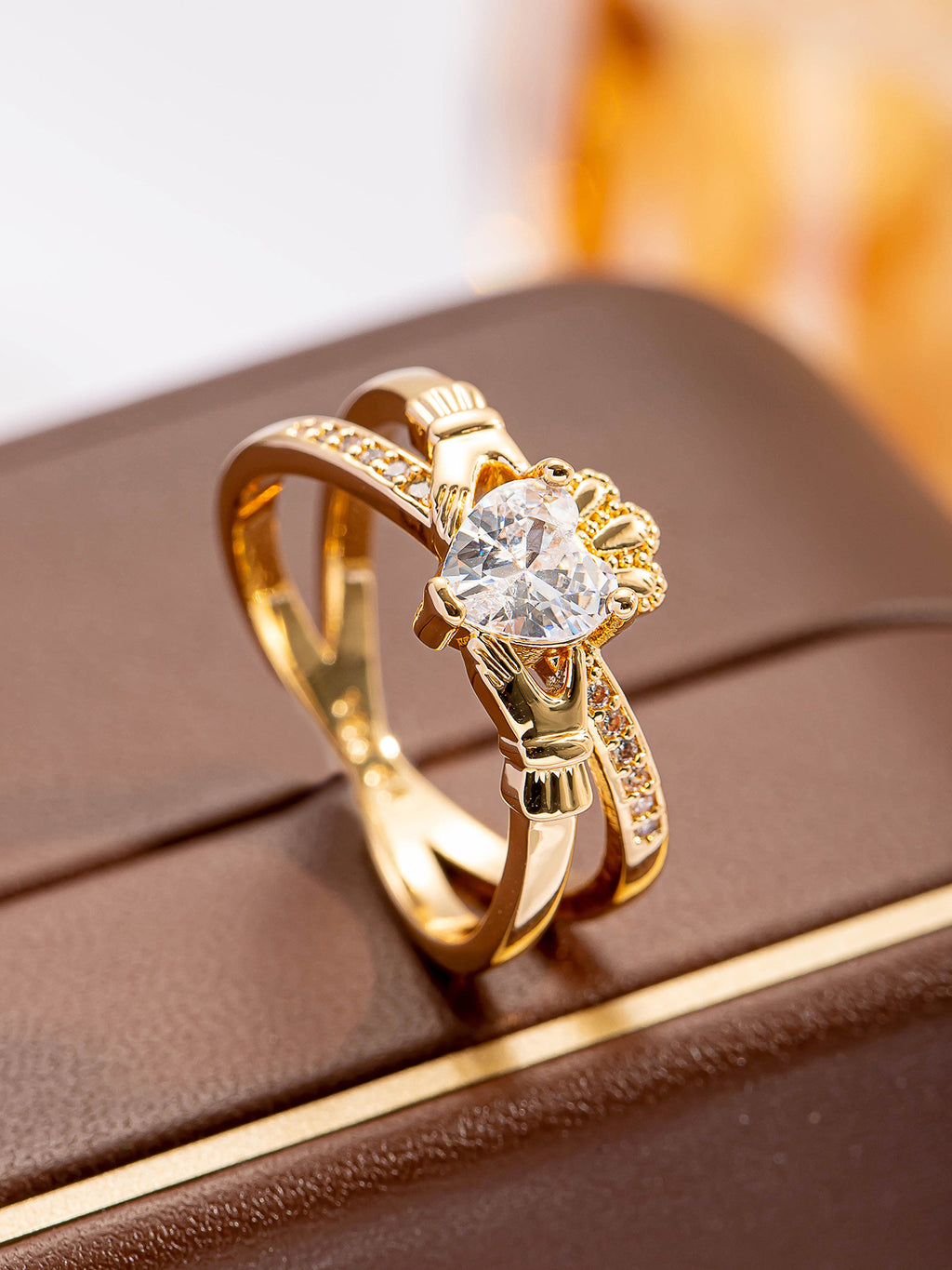 Damen herzförmiger und eleganter Ring mit Zirkonia Shop Nory