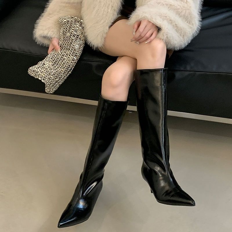 Damen Kniehohe Lackstiefel mit spitzer Zehenform und schlankem Kitten-Absatz Shop Nory