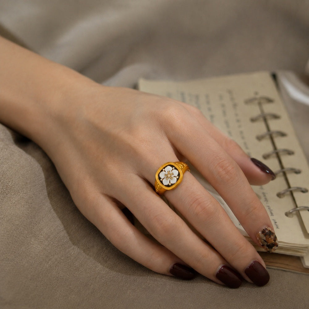 Damen eleganter Schmuckring mit grünem Edelstein Shop Nory