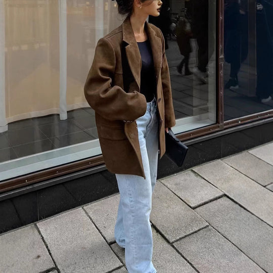 Damen Modische Wildlederjacke mit eleganten Details