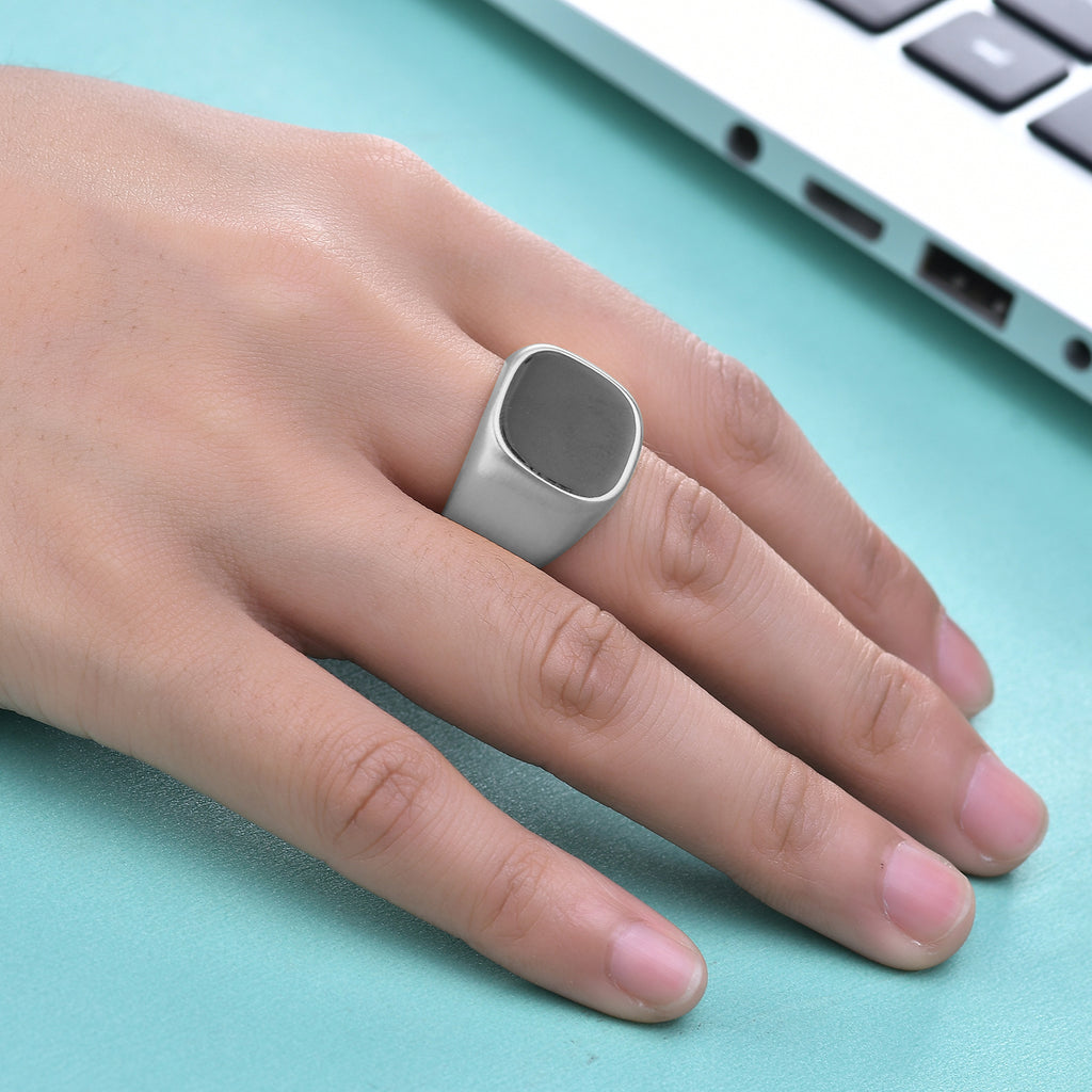 Herren Ring mit quadratischem Onyx-Einsatz und modernem, gebürstetem Design Shop Nory