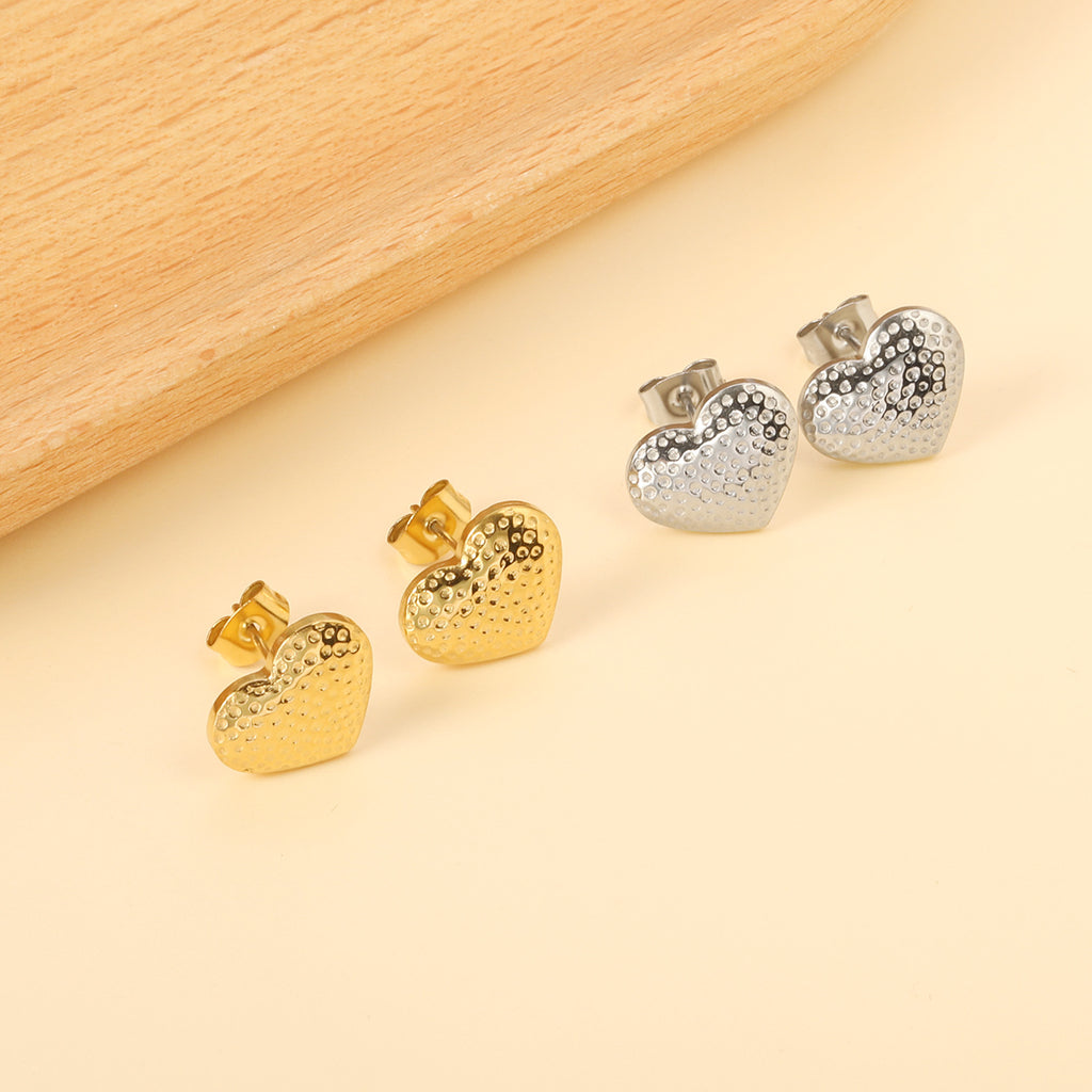 Damen Ohrstecker mit herzförmigem Design aus antiallergischem Edelstahl Shop Nory