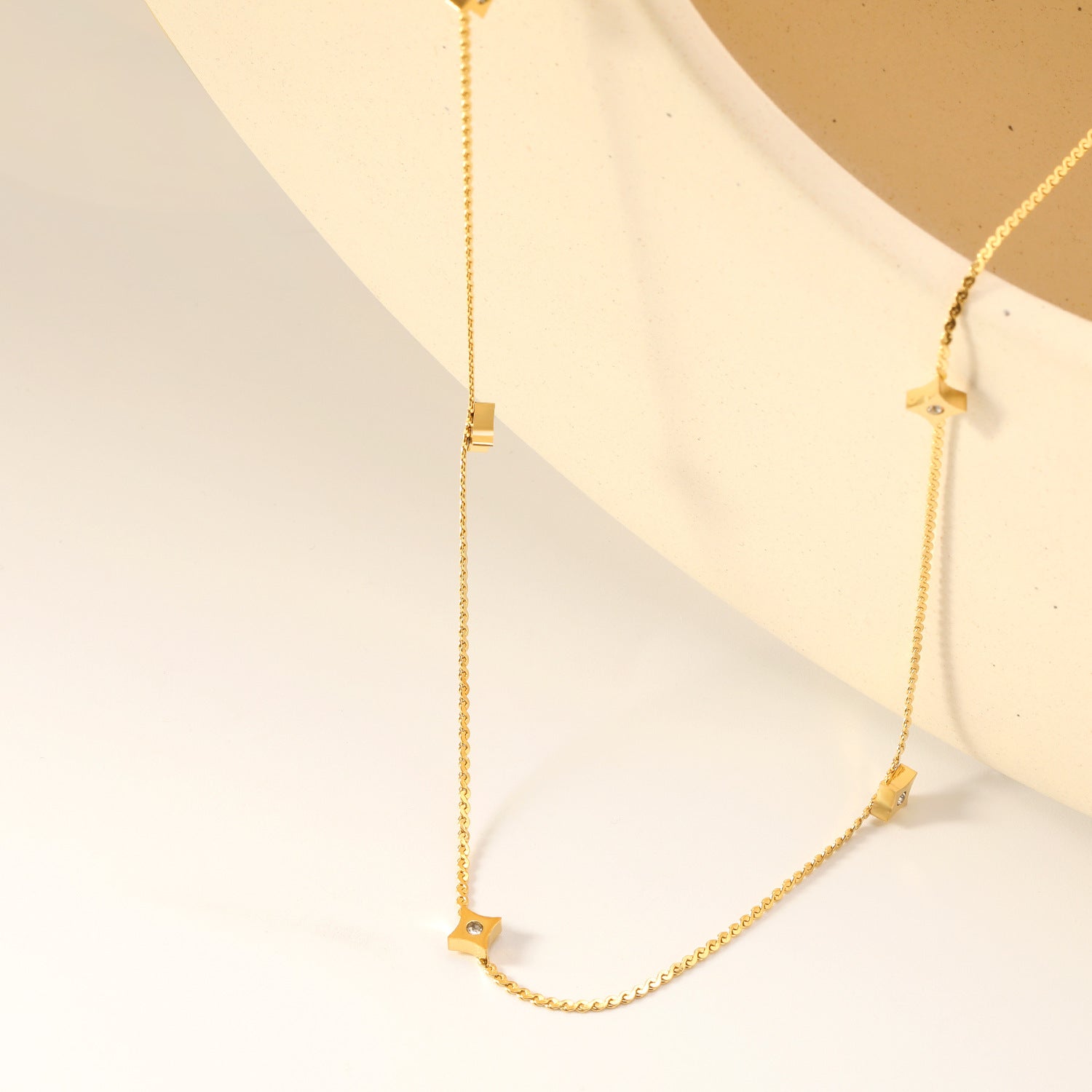 Damen Halskette mit filigranen Schmetterlingsanhängern Shop Nory