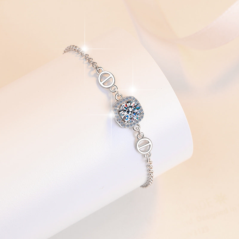 Damenarmband mit funkelndem Zirkonia und eleganten Designelementen Shop Nory