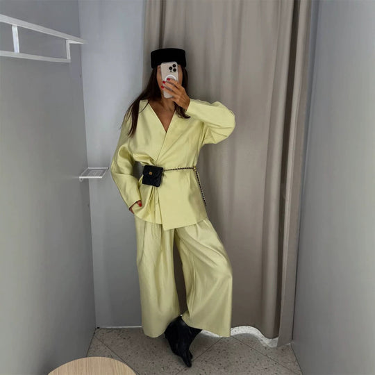 Damen Zweiteiliges Wickelblazer-Set mit Bindegürtel und hochgeschnittener weiter Plisseehose Shop Nory