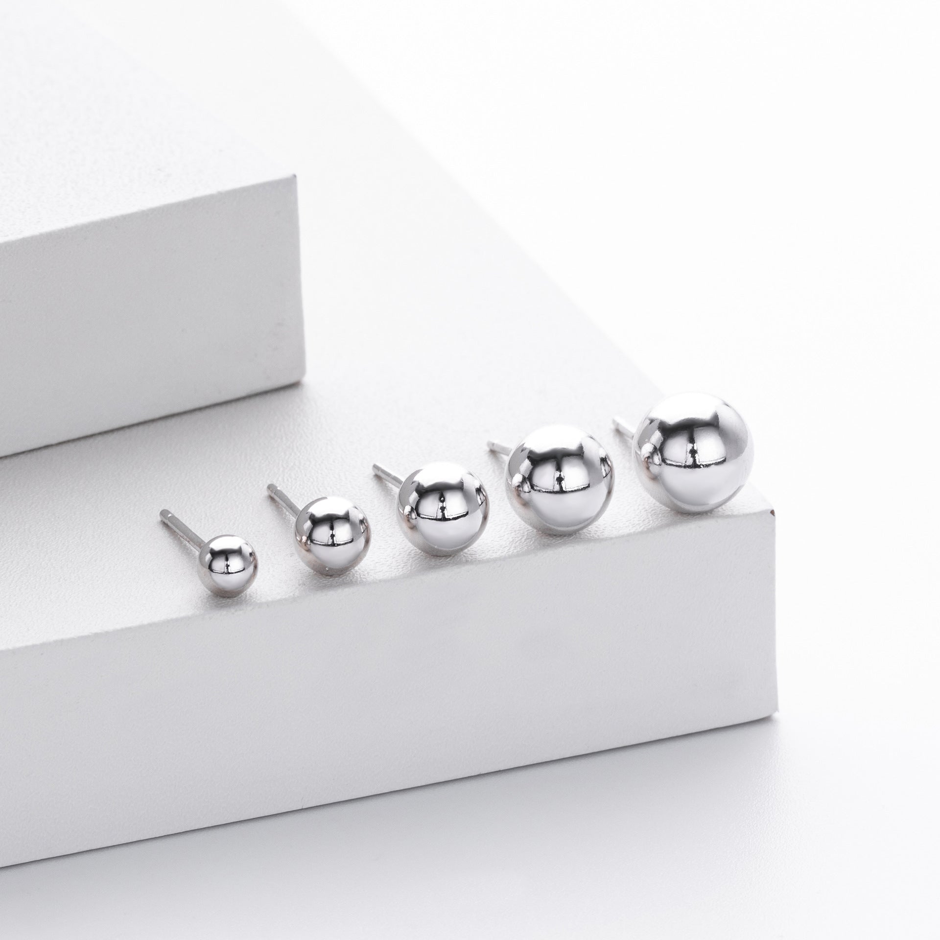 Damen Ohrstecker aus 925 Sterling Silber mit glänzenden Kugeldesign Shop Nory