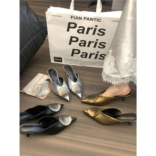 Damen Spitz zulaufende Kitten-Heel Mules mit Metallapplikation Shop Nory