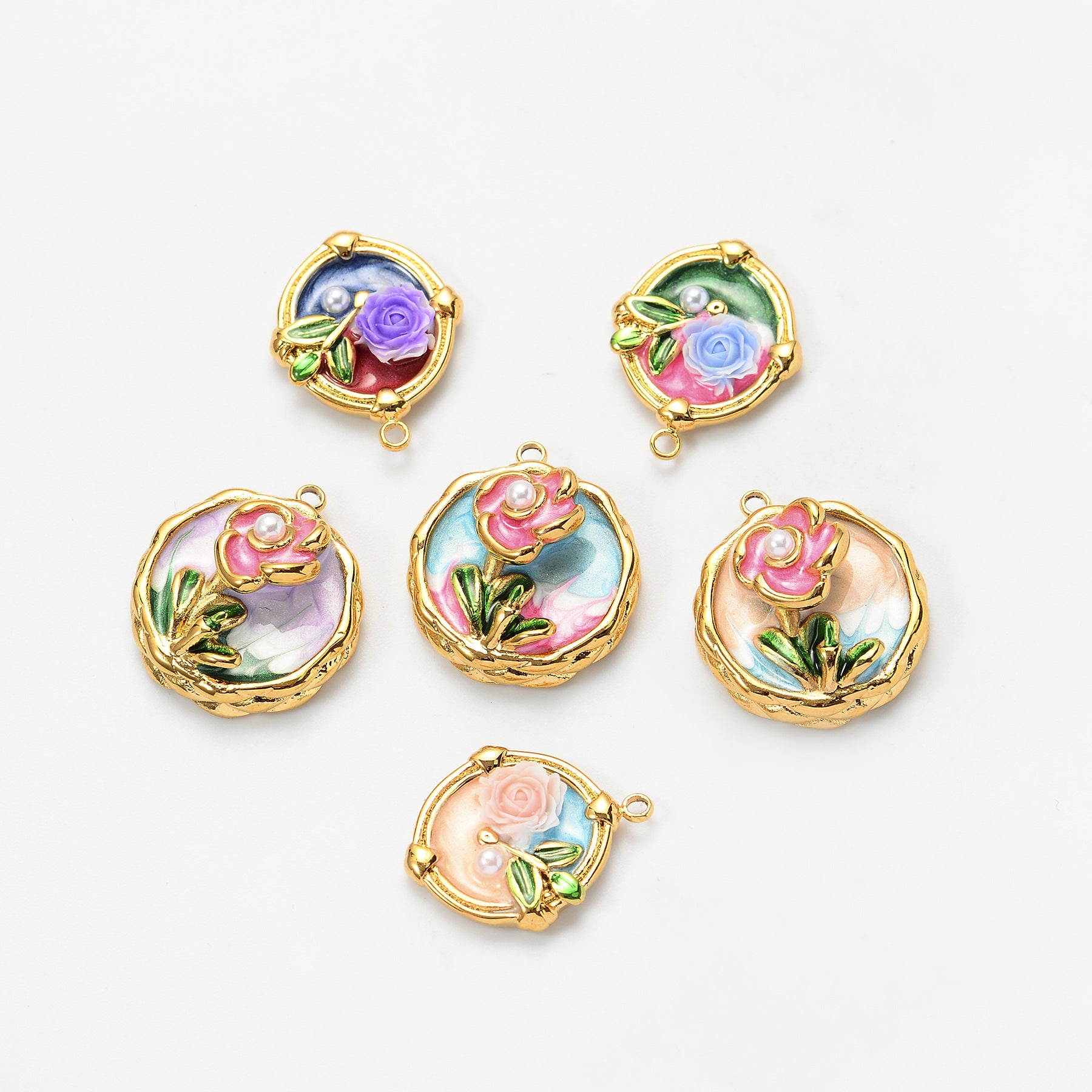 Damen Schmuckanhänger mit blumigem Reliefdesign und Perle Shop Nory