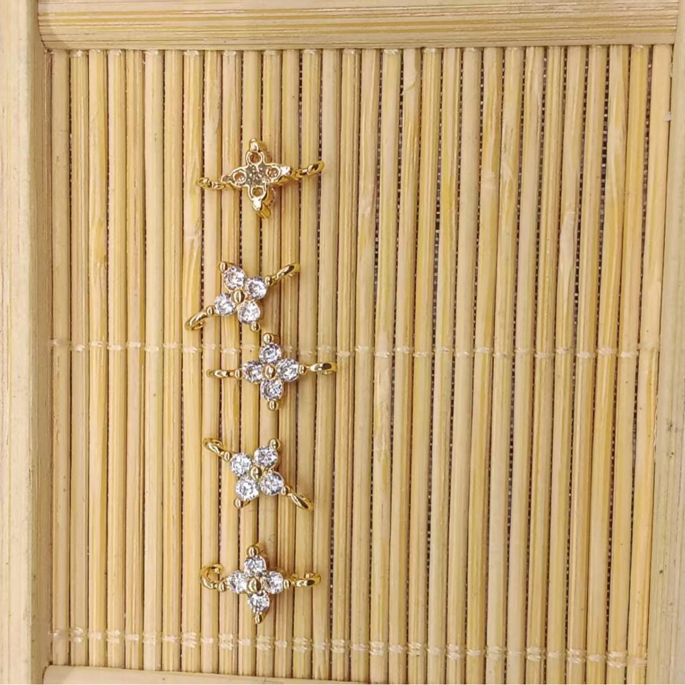 Zierlicher Blüten-Anhänger mit Zirkonia Für Diy Schmuck Vergoldet