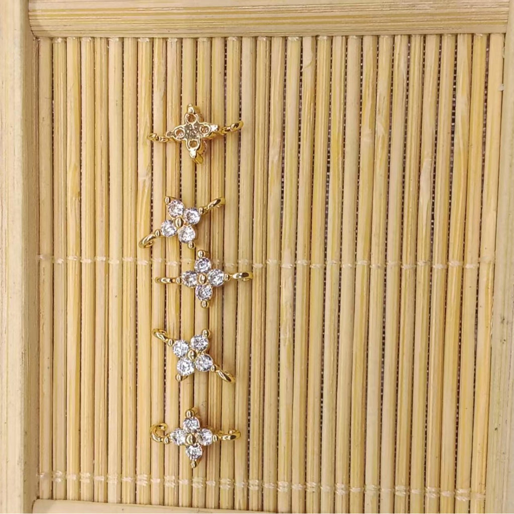 Zierlicher Blüten-Anhänger mit Zirkonia Für Diy Schmuck Vergoldet