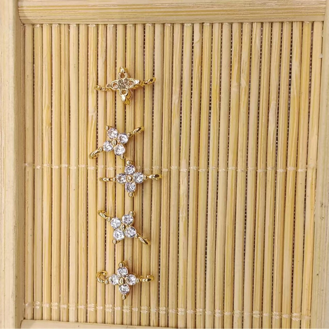 Zierlicher Blüten-Anhänger mit Zirkonia Für Diy Schmuck Vergoldet