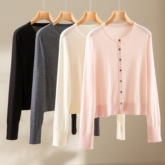 Damen Kurzgeschnittene Feinstrick-Cardigan mit Rundhalsausschnitt und tonaler Knopfleiste Shop Nory