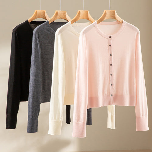 Damen Kurzgeschnittene Feinstrick-Cardigan mit Rundhalsausschnitt und tonaler Knopfleiste Shop Nory