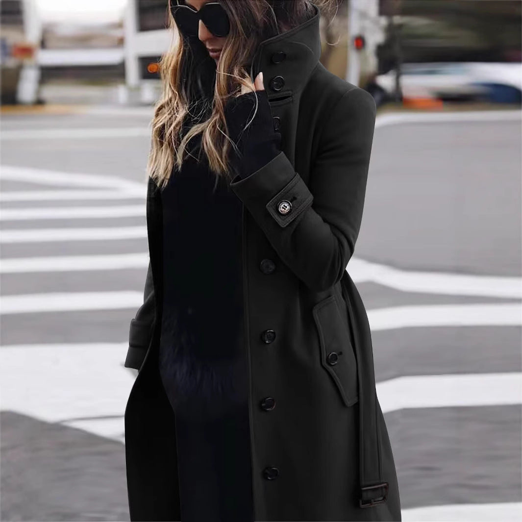 Damen Langschnittiger Trenchcoat mit überhöhtem Stehkragen, Knopfblende und Taillengürteloptik Shop Nory