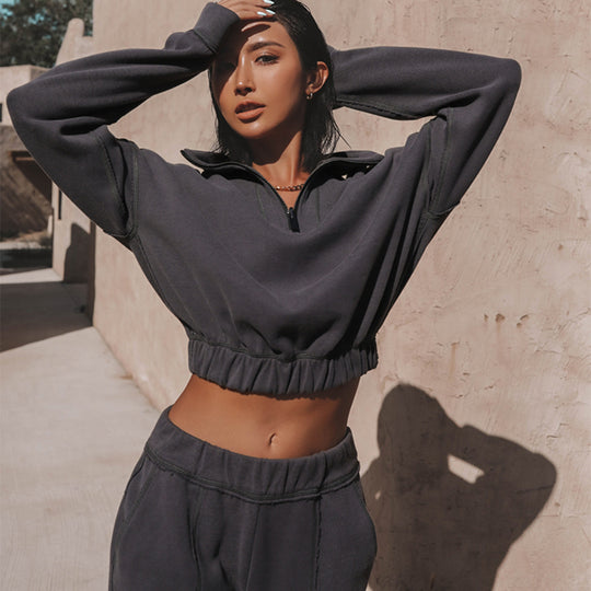 Damen kurzes Halbzip-Sweatshirt mit gerafftem Bund und hochgeschnittener Jogginghose Zweiteiler Shop Nory