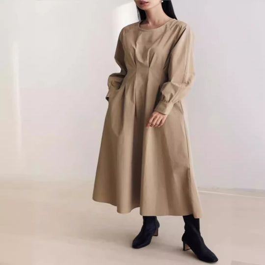 Damen Maxikleid mit Taillenabnähern, Rundhalsausschnitt und voluminösen Manschetten Shop Nory
