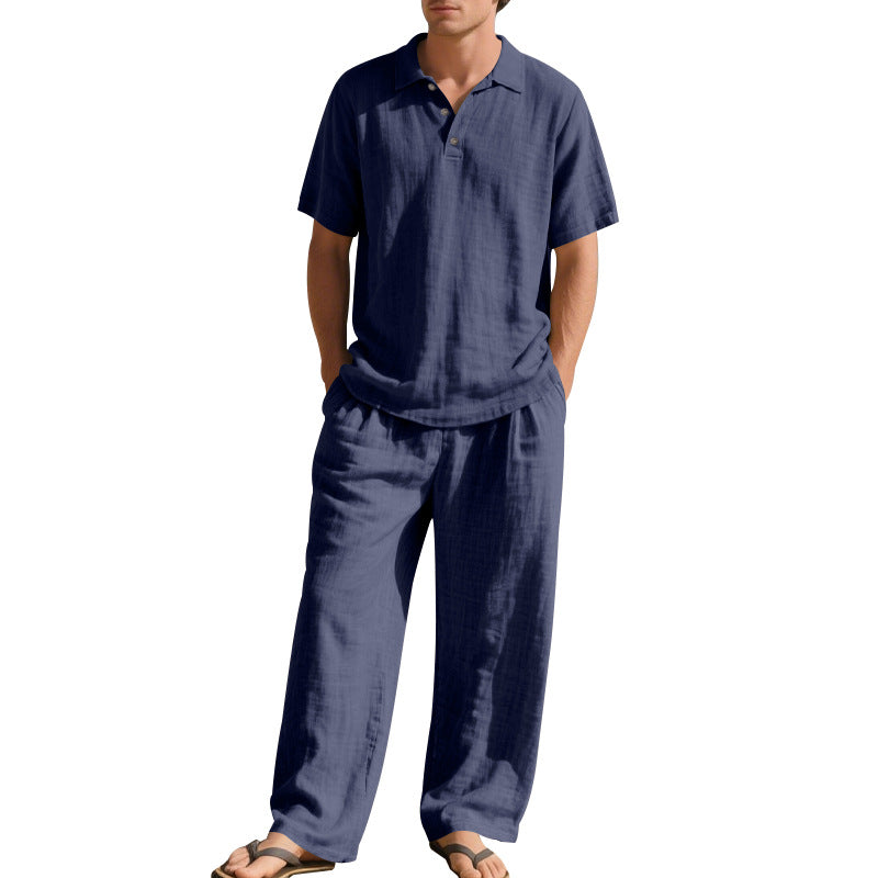 Herren nan luftiges Leinen-Ensemble mit Polokragen und regulierbarer Bundhose