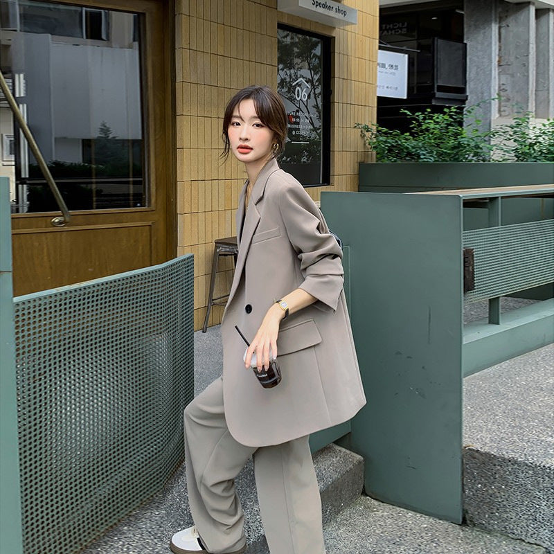 Damen Oversize-Zweiteiler aus fließendem Krepp mit Reversblazer und weiten Bundfaltenhosen Shop Nory