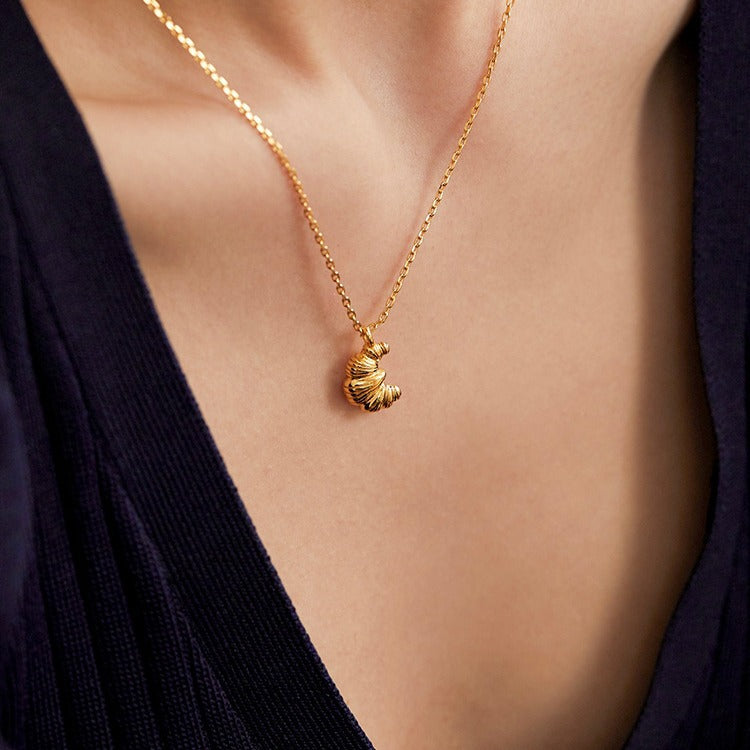 Damen Halskette mit kunstvollem, graviertem Anhänger und feiner Kette Shop Nory